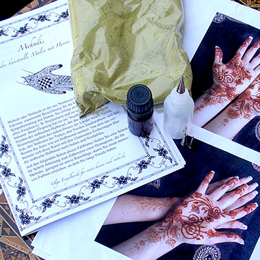 Kit de tataouage au henné avec applicateur, 3 plumes en inox, 100 g de henné et 1 flacon des huiles essentielles