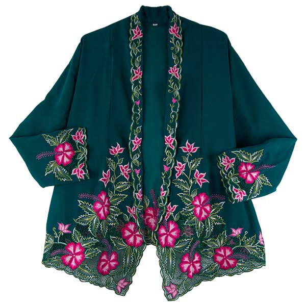 Langärmelige, an der Vorderfront, den Ärmeln und Saumkanten mit Fantasieblüten in Pink bestickte Ethno-Bluse oder Sommerjacke  aus grünblauem (Petrol) Baumwollbatist