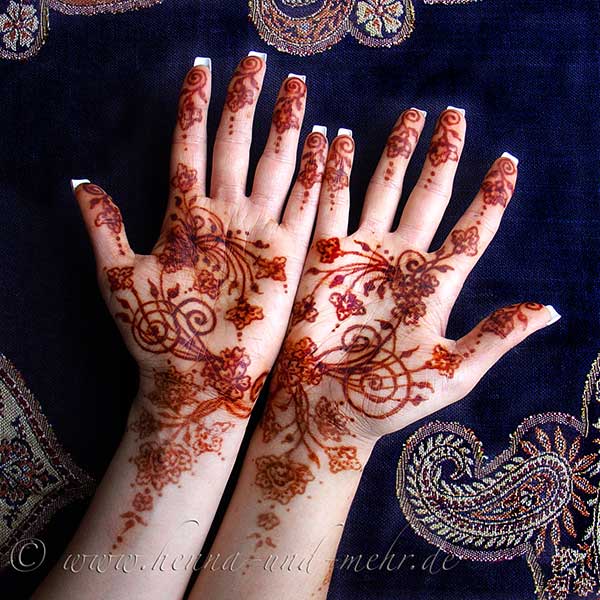 Henna-Farbe auf Haut bzw. Farbe eines Henna-Tattoos, das mit natürlichem Henna gemacht wurde.